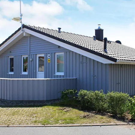 Holiday home Three-bedroom Holiday In 19 Groemitz