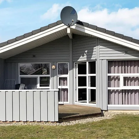 Three-bedroom Holiday In 19 Holiday home